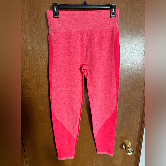 Victoria’s Secret Pink Seamless leggings in pink size large - Picture 2 of 3